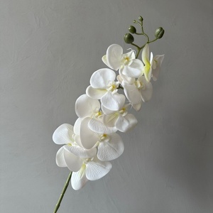 Arreglos Florales de Seda Blancos y Verdes de Estilo Forestal, Altamente Realistas, para Bodas al Aire Libre, en Forma de Arco, con Hortensias, Delphiniums y Follaje - Product Image 4