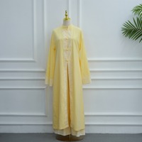 Ensemble 2 pièces de vêtements islamiques vibrants RO9290 : Abaya à col montant, robe de Dubaï, pantalon ample, décorations en dentelle – Tenue de mariage modeste pour femme