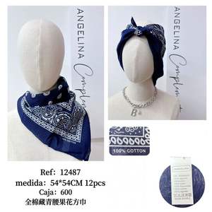 Bandana in cotone Angelina 54x54 cm, foulard quadrato blu con stampa paisley per la testa e il collo - Product Image 1