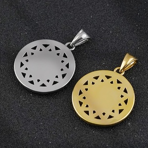 Collier pendentif personnalisé en acier inoxydable de forme ronde avec gravure vintage, talisman amulette de Salomon pour hommes, pendentif croix - Product Image 4