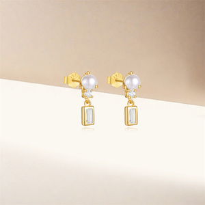 Boucles d'oreilles en argent sterling S925 plaqué or 18 carats avec perles et cristaux de zircon pour filles - Product Image 4