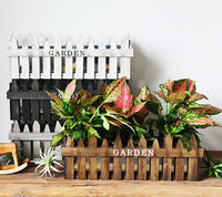 Macetas de madera con forma rectangular, valla de madera para plantas