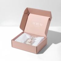 Boîte d'expédition en carton ondulé kraft recyclable personnalisée avec gaufrage et impression UV quadricolore pour l'emballage de produits e-commerce et de vente au détail
