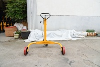 Chariot à fûts hydraulique EZ LIFT DTW250 avec pieds incurvés, capacité de 55 gallons, hauteur de levage de 220 mm pour fûts de haute densité