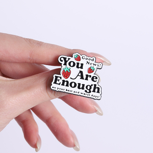 เข็มกลัดการเดินทางแห่งการค้นพบตัวตน ฉันยังไม่ได้พบกับตัวตนของตัวเองทั้งหมด ดีไซน์แบบตั๋ว ใช้เป็นเครื่องประดับสำหรับสวมใส่ในชีวิตประจำวัน สไตล์การเติบโตส่วนบุคคล - Product Image 4