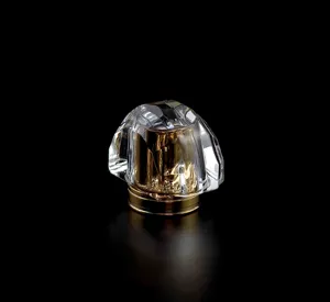 शेयर में उच्च अंत सजावटी पारदर्शी 15mm surlyn हीरा parfum टोपी क्रिस्टल स्पष्ट surlyn इत्र शीर्ष