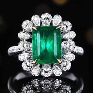 แหวนวินเทจซันเบิร์สท์ ฮาโล เนเชอรัล เอเมอรัลด์ 2.85 กะรัต ทอง 18K เพชร 67 เม็ด เครื่องประดับอัญมณีระดับไฮเอนด์ - Product Image 1