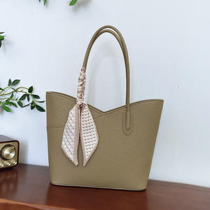 Large-Capacity Women's Casual Tote <strong>Bag</strong> Waterproof Retro Simple Crossbody Design Ins New Shoulder Strap for Commuters Wholesale - Product Image 2