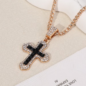 Collana a Croce con Diamanti in Stile Europeo, Placcata Oro con Zirconia Cubica Nera per Donne e Ragazze - Product Image 1