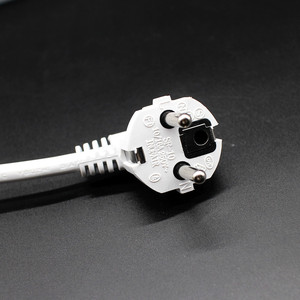 Multiprise avec 5 prises CA, protection contre les surtensions, indice de protection IP44, tour de charge 2500W - Product Image 4