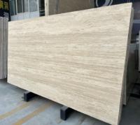 Dalle italienne en travertin ultra-blanc Panneau poli en pierre naturelle pour mur et sol Finition de surface aiguisée Carrelages de sol et de mur en grande dalle