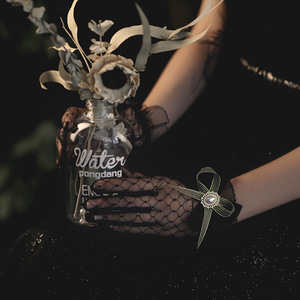 S0727R Gants de robe de mariée Gants en dentelle noire et blanche en maille tricotée à haute élasticité - Product Image 3
