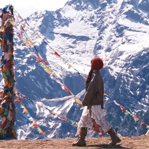 Bonnet tricoté pour femme avec pompons, chapeau chaud en laine pour les voyages et les activités de plein air, couleur unie rouge - Product Image 4