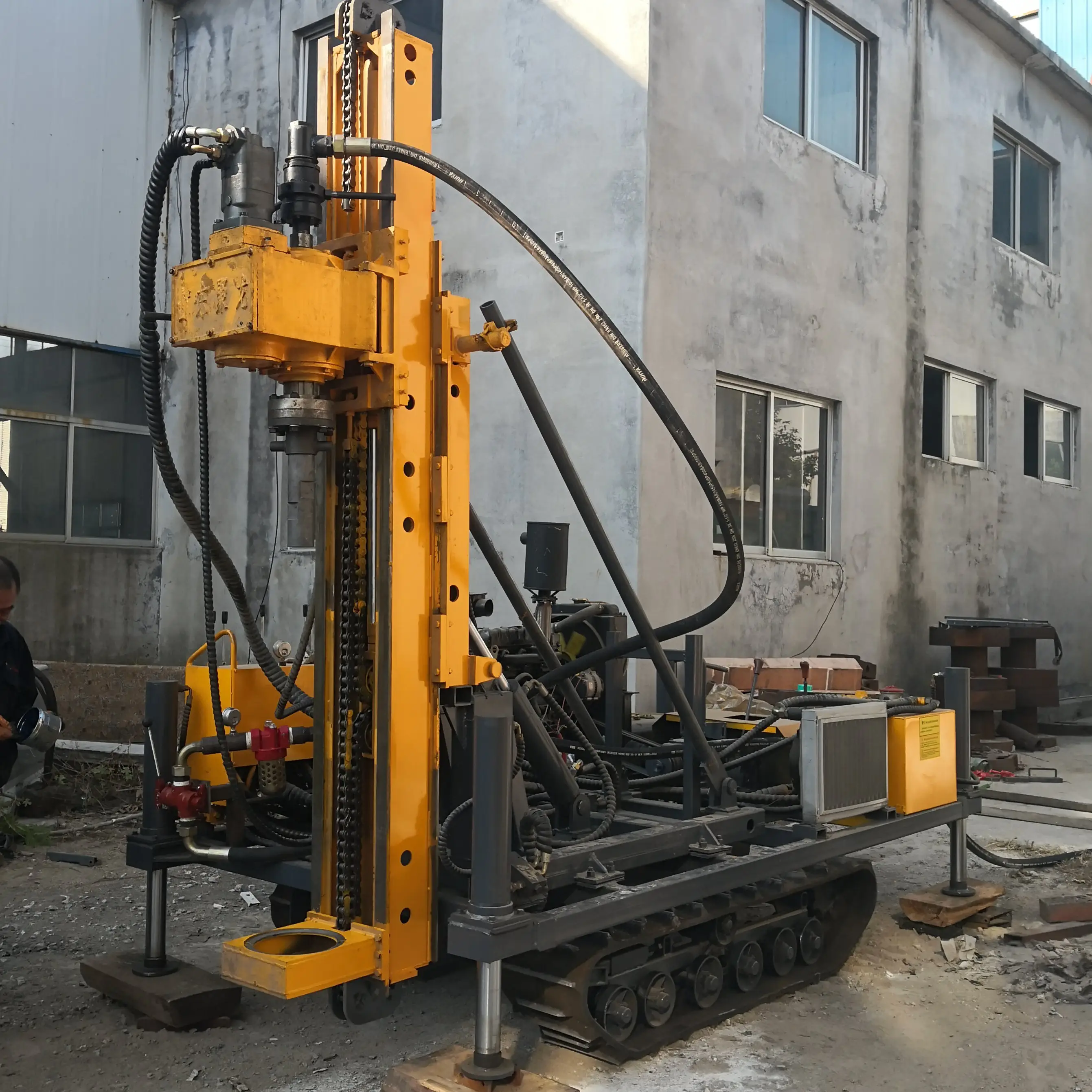 track mounted drilling rig