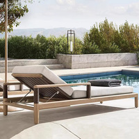 Nordisches Outdoor-Sofa-Set aus Massivem Teakholz, PE-Rattan Gartenmöbel, Wasserfeste Gepolsterte Lounge-Sofa-Stuhl-Tisch-Kombination