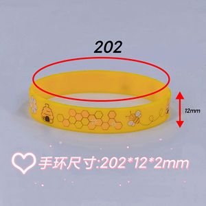 Pulsera de Silicona Little Bee, Paquete de 3, Negro, Amarillo, Blanco, Diseño de Abeja de Dibujos Animados, Impermeable, Decorativa, para Fiestas y Actividades - Product Image 5