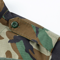 Ensemble veste et pantalon tactique en camouflage jungle avec matériau Colorfast TC 65/35 pour le terrain et l'entraînement
