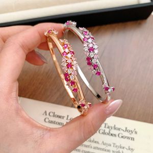 Bracelet fleur en acier inoxydable plaqué or, résistant à l'eau et inaltérable, best-seller TikTok de Fanhua Jewelry - Product Image 3