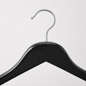 Percha de Madera Minimalista para Ropa con Almohadillas Antideslizantes, Perchas de Madera Personalizadas para Trajes con Logotipo - Product Image 3