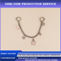 OEM/ODM Chaîne de charme de sac trèfle argenté, Vente en gros, Prolongateur de sangle de sac à main de luxe en perles, Pendentif de sac à main, Accessoires de boutique, Cadeau