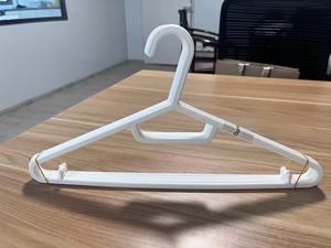 Móc treo quần áo nhựa đa năng 2 móc dưới 2 móc treo áo sơ mi/váy/quần thiết kế thân thiện với môi trường chống trơn trượt dành cho cửa hàng quần áo - Product Image 4