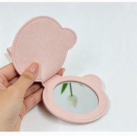Miroir de poche rotatif et pliable en cuir PU avec logo personnalisé, en forme de cœur ou rond, pour maquillage, idéal pour les voyages et comme cadeau.