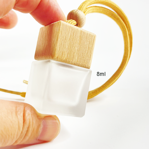 Bottiglia di profumo per auto in vetro smerigliato opaco quadrato da 8ml con coperchio in legno naturale-diffusore di deodoranti per auto - Product Image 2