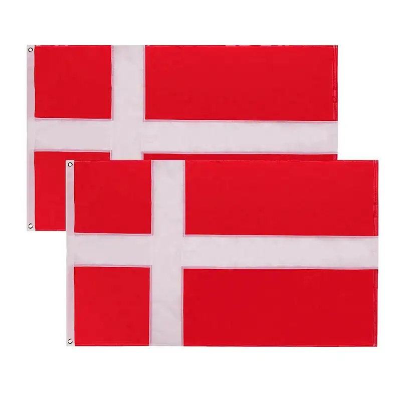Рекламный флаг с датскими национальными флагами