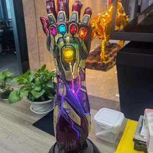 Figurine modè<span class=keywords><strong>le</strong></span> MK85 à l'échelle 1:1 avec gants en résine luminescente (édition illimitée) - Product Image 2
