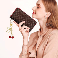 Porte-clés de luxe en cerise de qualité supérieure avec nœud doré et paillettes, breloques pour sacs à main haut de gamme, cadeau de luxe pour femmes, livraison rapide