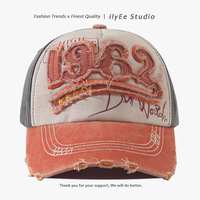 Topi Baseball 6 Panel Gaya Amerika 100% Katun, Bordir Huruf 1962, Desain Warna-Blok, Pinggiran Kaku yang Dapat Disesuaikan