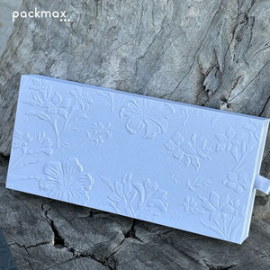 Cartón kraft reciclado con relieve y logotipo personalizado para empaques de cosméticos ecológicos - Product Image 2