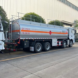Camion-citerne SHACMAN M3000 8x4 30000L neuf pour le transport de carburant diesel avec réservoir multi-compartiments à vendre - Product Image 3