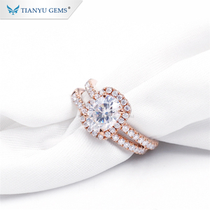 Anillos de Moissanita de Oro Rosa de 14k/18k, Recién Llegados de Tianyu Gems, Corte Cojín, Conjuntos de Anillos de Moissanita de 2.5ctw - Product Image 3