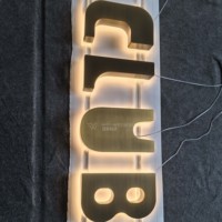 Signalétique d'identification personnalisée, professionnelle, durable, lettres rétroéclairées en laiton antique brossé, effet vieilli