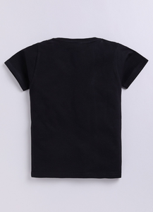 T-shirt en coton pur à imprimé graphique pour garçons, tissu doux et respirant, coupe confortable, design élégant sur le thème des livres, vêtements décontractés - Product Image 2
