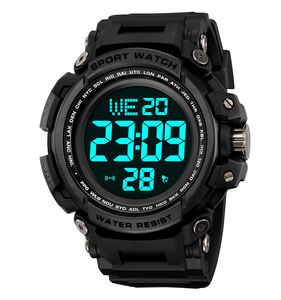 Reloj Deportivo Digital SKMEI 2422 para Hombre con Pantalla Grande, Resistente al Agua, Alarma con Luz Fría, Resistencia al Agua de 5 ATM, Caja de Plástico - Product Image 3