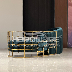 Canapé en velours vert émeraude capitonné de luxe pour hôtel et événements - Product Image 6