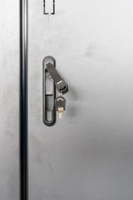 Mini centre de données, armoire serveur de 1200 mm de profondeur avec boîte de distribution d'alimentation triphasée certifiée CE