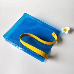 <span class=keywords><strong>กระเป๋า</strong></span>ช้อปปิ้งทำจาก PVC สีฟ้าพร้อมที่จับหนัง PU โลโก้ OEM <span class=keywords><strong>กระเป๋า</strong></span>ช้อปปิ้งสะพายไหล่ข้างเดียว<span class=keywords><strong>กระเป๋า</strong></span>ผ้าใบพลาสติกตัวอักษร - Product Image 3