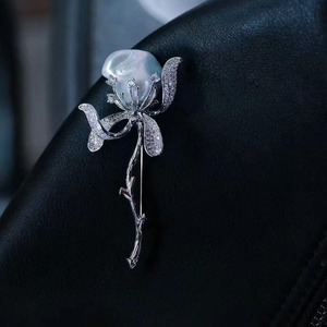 Broche en cristal de forme baroque haut de gamme, perle rose, verre trempé avec un design simple de fleur de poitrine pour les accessoires de manteau et de costume - Product Image 5