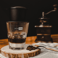Café en grains entiers torréfiés au beurre vietnamien 1kg Mélange Robusta Arabica Goût intense Infusion traditionnelle Phin OEM/Marque privée Complet