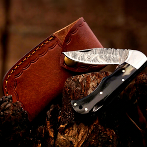 Cuchillo Artesanal de Acero de Damasco con Hoja de Punta Caída, Mango de Cobre y Funda de Cuero, Borde Recto, Personalizable ODM para Caza - Product Image 1