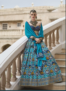 Lehenga Choli indien traditionnel de qualité supérieure en soie de Surat, tenue élégante pour mariage et fête - Product Image 2
