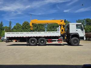 Camion-grue Howo de 12 tonnes avec vérin hydraulique Zoomlion pour levage en construction - Product Image 4