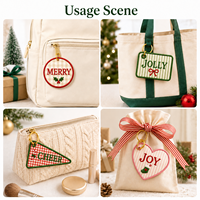 Breloques de sac fourre-tout brodées personnalisées de Noël en gros, porte-clés en tissu doux pour les fêtes, ornements de Noël personnalisés OEM ODM