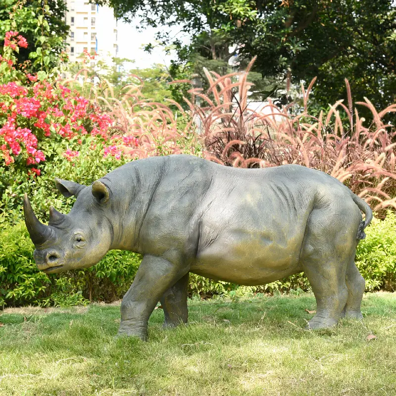195*63*96cm açık bahçe eğlence parkı hayvanat bahçesi dekorasyon peyzaj reçine fiberglas hayvanlar yaşam boyutu gergedan heykeli