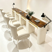 Table de manucure en verre de style crème avec prise d'aspirateur intégrée et table de manucure