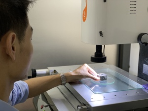 Pièces métalliques personnalisées en acier inoxydable, titane, fer, usinées et tournées rapidement, directement de l'usine OEM, pour l'industrie électronique - Product Image 4
