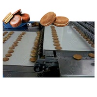 Ligne de production de gâteau sandwich entièrement automatique Four de cuisson pour tarte sandwich Machine de boulangerie pour tarte au chocolat